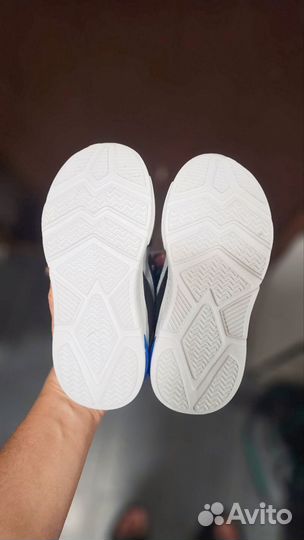 Кроссовки детские новые 30