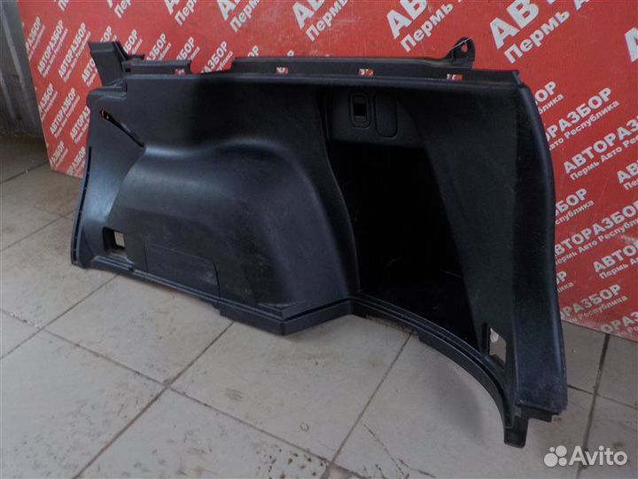 Обшивка багажника задняя правая Subaru Forester