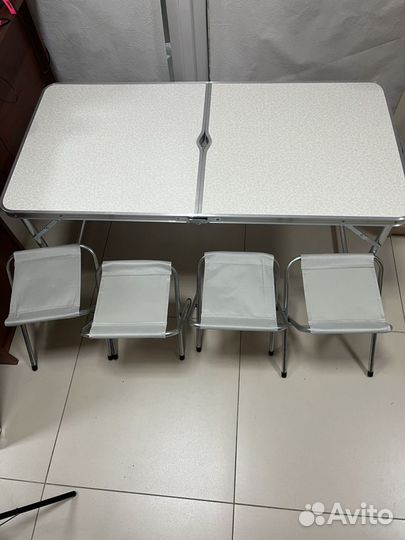 Стол складной со стульями 4шт чемодан новый