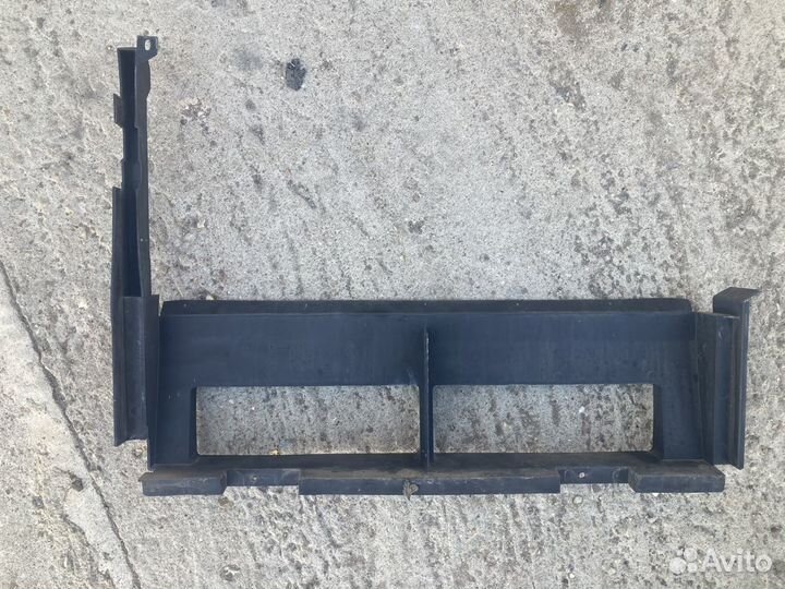 Воздуховод радиатора Mercedes 202