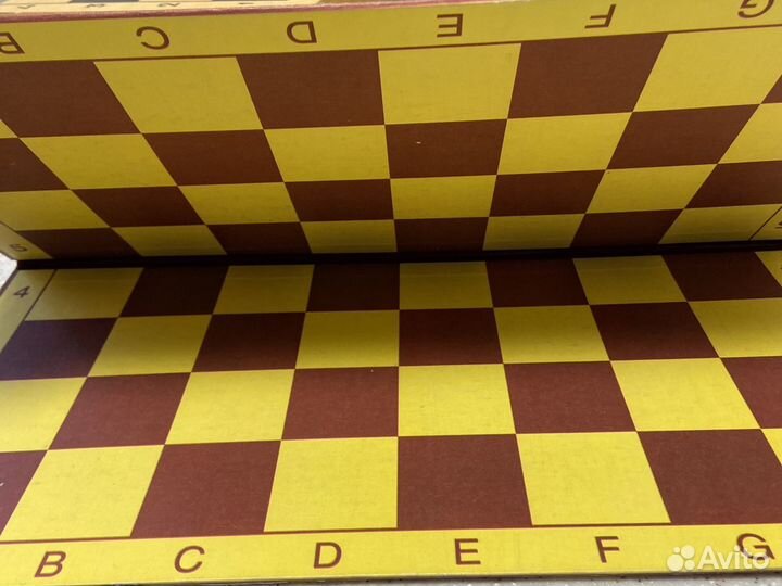 Доска для игры в шашки и шахматы