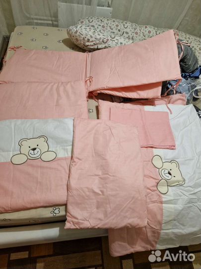 Новый комплект в кроватку(Одеяло,бортики,подушка)