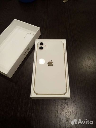 iPhone 11, 64 ГБ