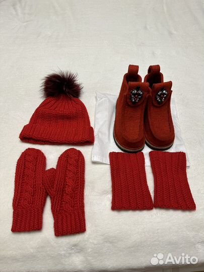 Комплект: шапка, варежки, гетры, уги (суконки)