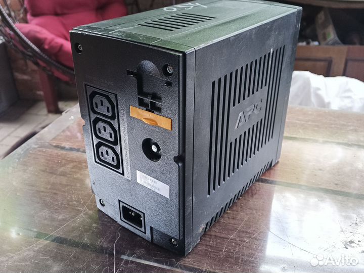 Ибп бесперебойник apc500