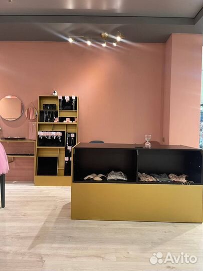 Готовый бизнес прибыльный магазин шоурум одежда