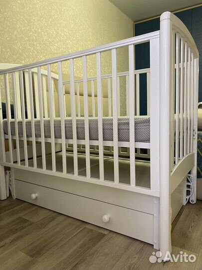 Детская кроватка Гандылян универсальным маятником