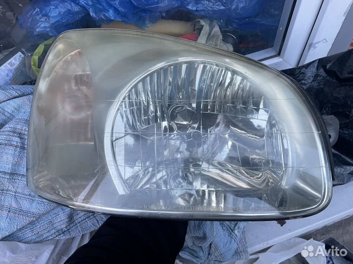 Фара передняя правая Hyundai Santa Fe 1