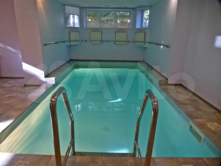 Коттедж 730 м² на участке 80 сот.