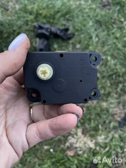 Моторчик заслонки отопителя Volvo S60 S80 xc90