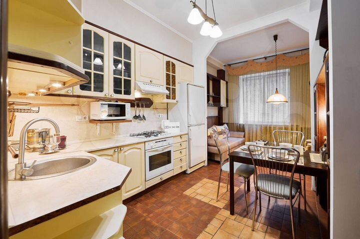 2-к. квартира, 74 м², 4/10 эт.