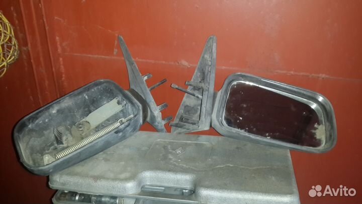Зеркало заднего вида