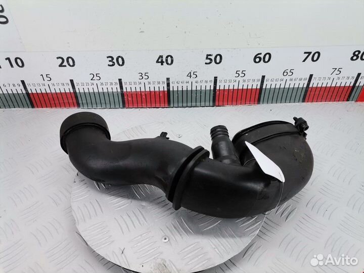 Патрубок воздушного фильтра BMW 7 E65/E66/E67 2005