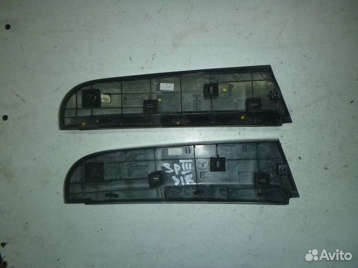 Накладка задней правой двери KIA sportage 2010