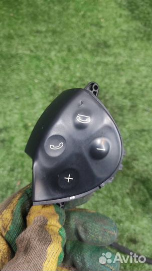 Кнопки мультимедиа на руль Mercedes Benz E-class