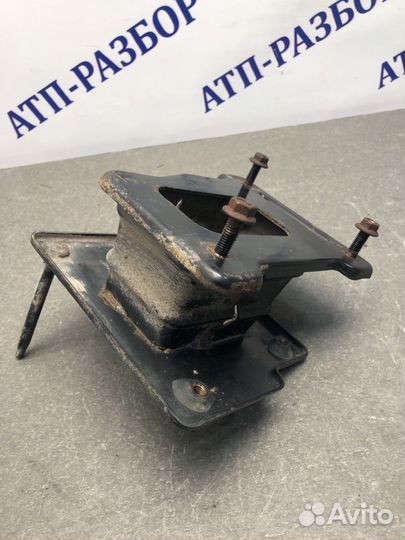 Кронштейн бампера задний правый Hyundai Genesis