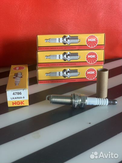 Свеча зажигания NGK 4786 denso 4111