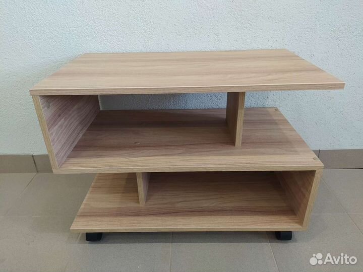 Журнальный столик на колесах