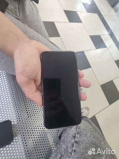 Телефон iPhone 11