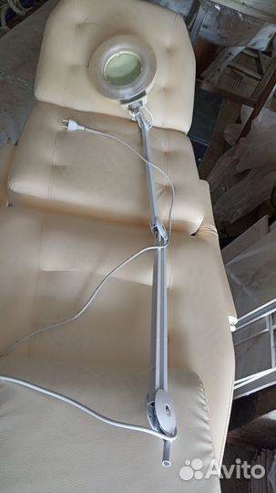 Медицинская лампа с лупой
