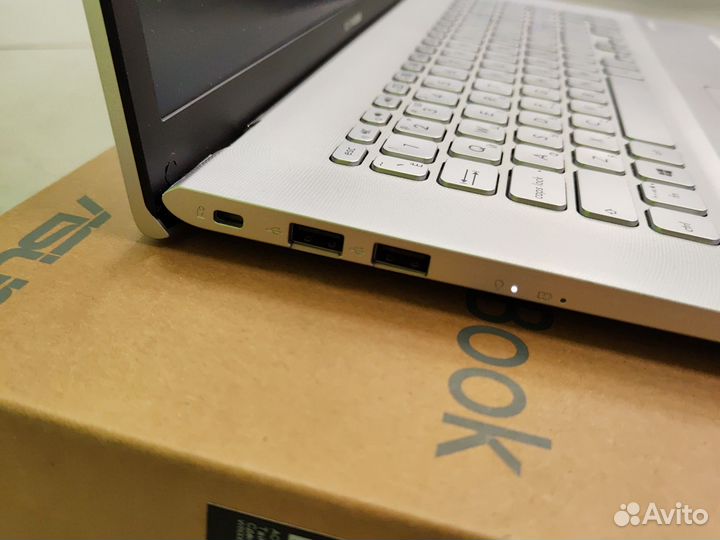 Ноутбук asus 17.3 Intel i5, 8гб DDR4, 256гб SSD