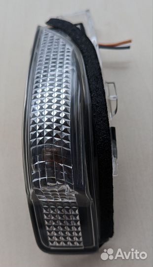 Поворотник в левое зеркало Toyota C-HR 8174102040