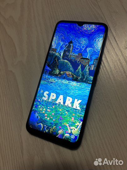 Телефон techno spark 8c