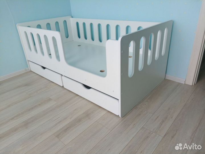 Детская кровать (без матрасов)