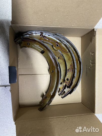 Колодки барабанные задние LandCruiser 200