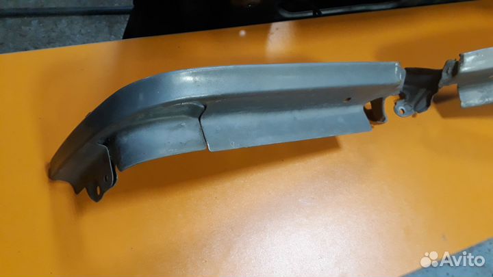 Планка (ресничка ) фары toyota crown gs131