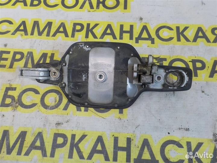 Ручка двери передней наружная правая Mitsubishi P