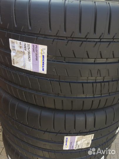 Michelin Pilot Super Sport 285/35 R21 и 325/30 R21 109Y