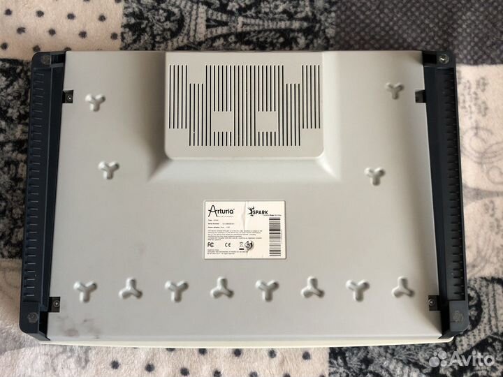 Контроллер Spark Creative Drum Machine