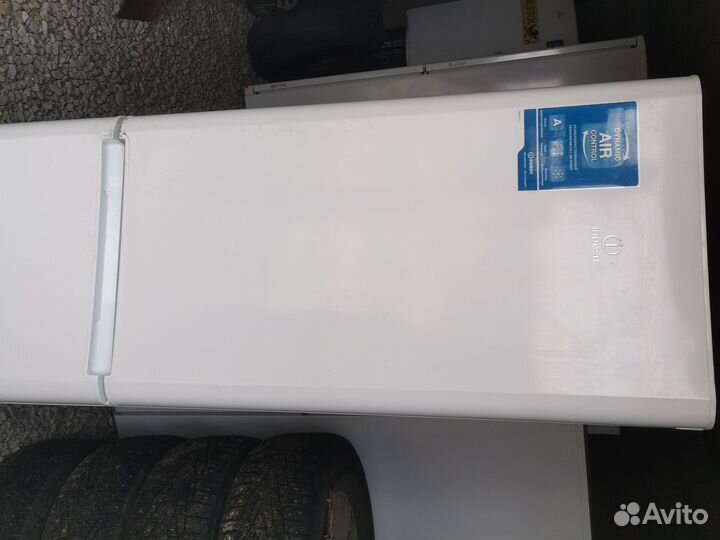 Продам холодильник Индезит с саморазморозкой