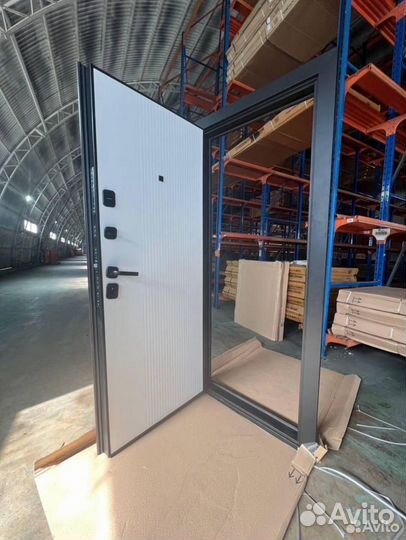 Дверь входная новая в квартиру