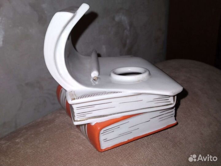 Фарфоровая статуэтка/чернильница лфз