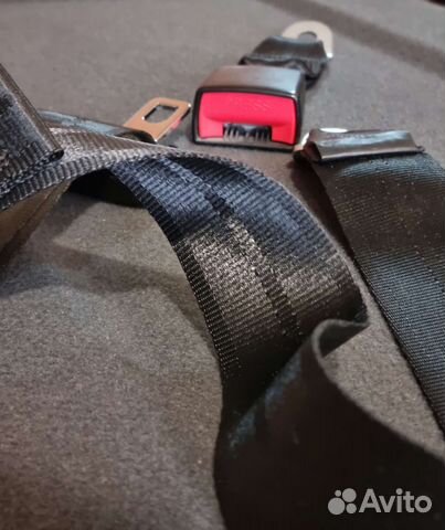 Ремень безопасности с фиксатором