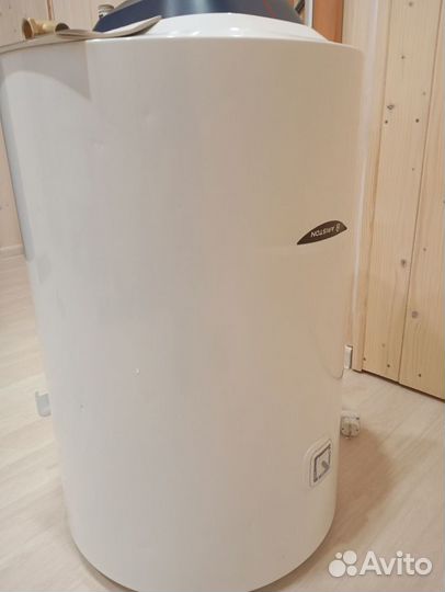 Водонагреватель Ariston 80л