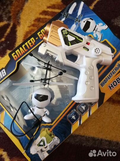 Пистолет с летающей фигуркой