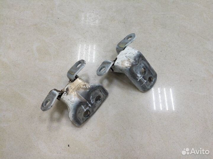 Петля двери передняя левая Nissan Qashqai Vi