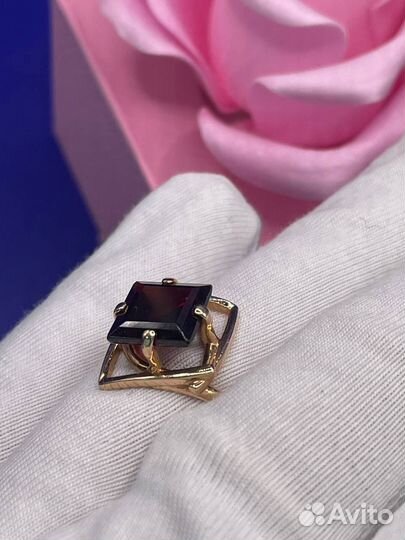 Золотое кольцо вставка гранат размер 18 проба 585