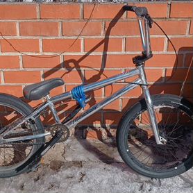 Трюковой велосипед BMX