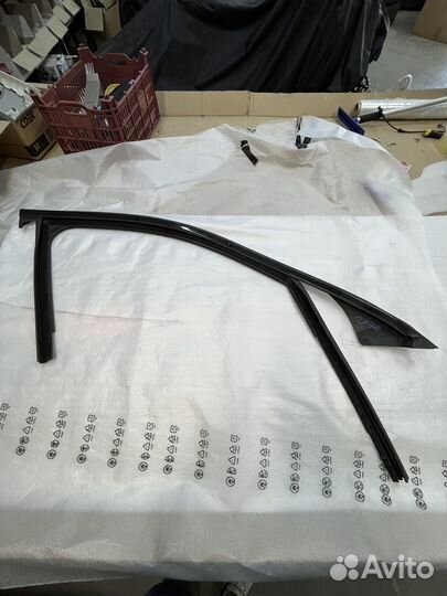 Уплотнитель стекла двери передний правый