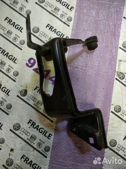 Кронштейн блока ABS Skoda Octavia Tour A4 1.8T AGU