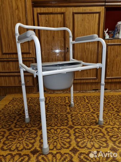 Стул кресло с санитарным оснащением. Новый