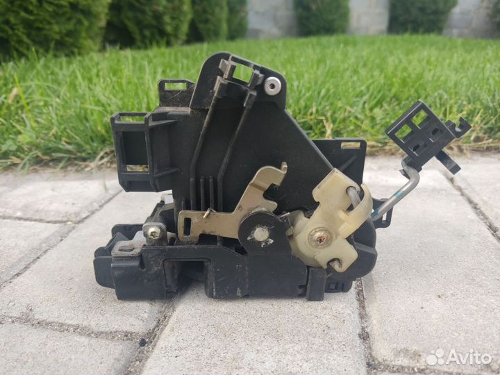 Замок двери передней правой Фольксваген Пассат B5