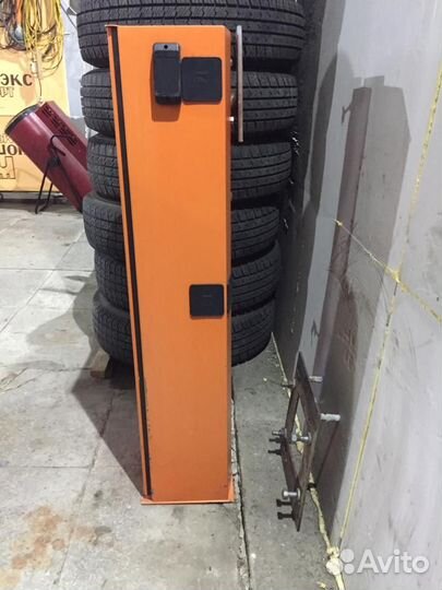 Автоматический шлагбаум