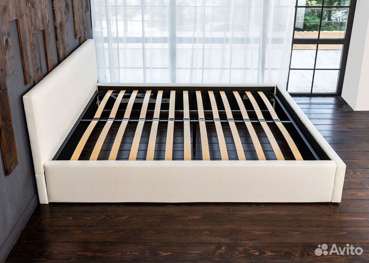 Кровать с матрасом