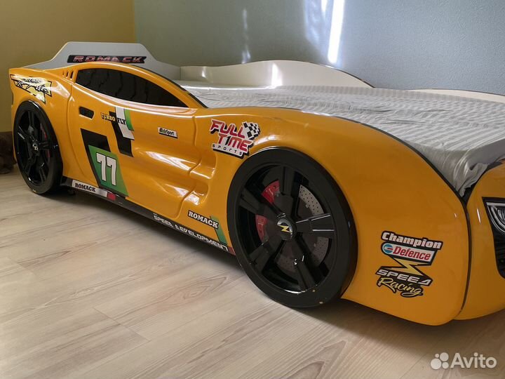 Детская кровать машина