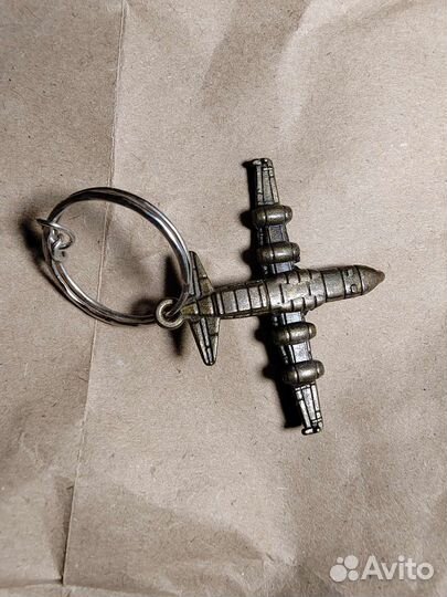 Брелок в виде самолёта AC-130 с логотипом pubg